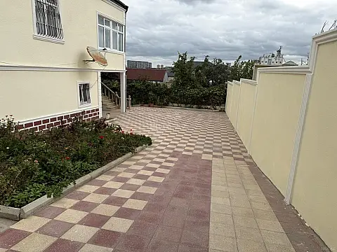 Satılır 7 otaqlı həyət evi 250 m²