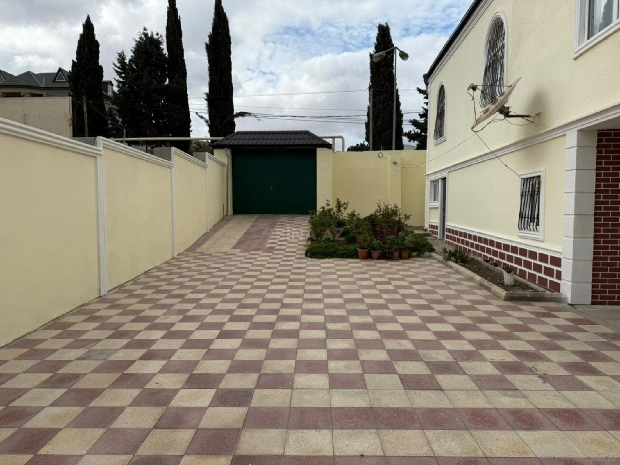 Satılır 7 otaqlı həyət evi 250 m²