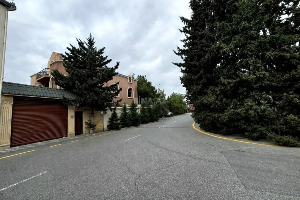 Satılır 8 otaqlı həyət evi 370 m²