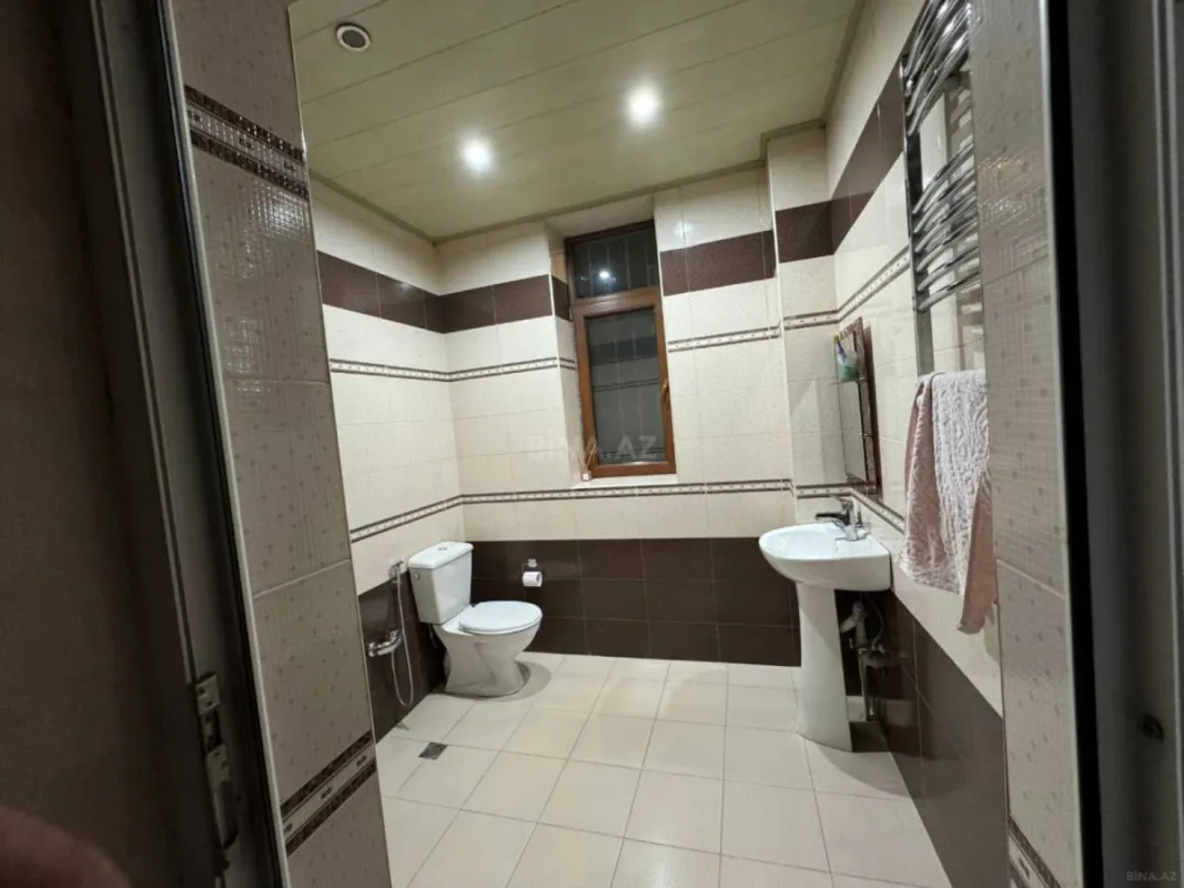 Satılır 8 otaqlı həyət evi 370 m²