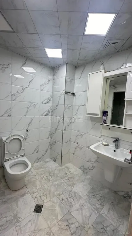 Satılır 3 otaqlı mənzil 156 m²