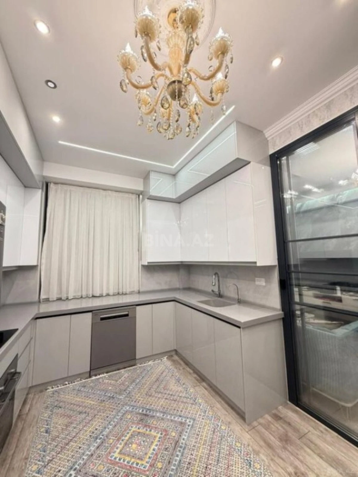 Satılır 3 otaqlı mənzil 120 m²