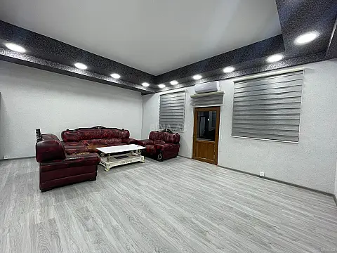 Kirayə verilir 2 otaqlı ofis 130 m²