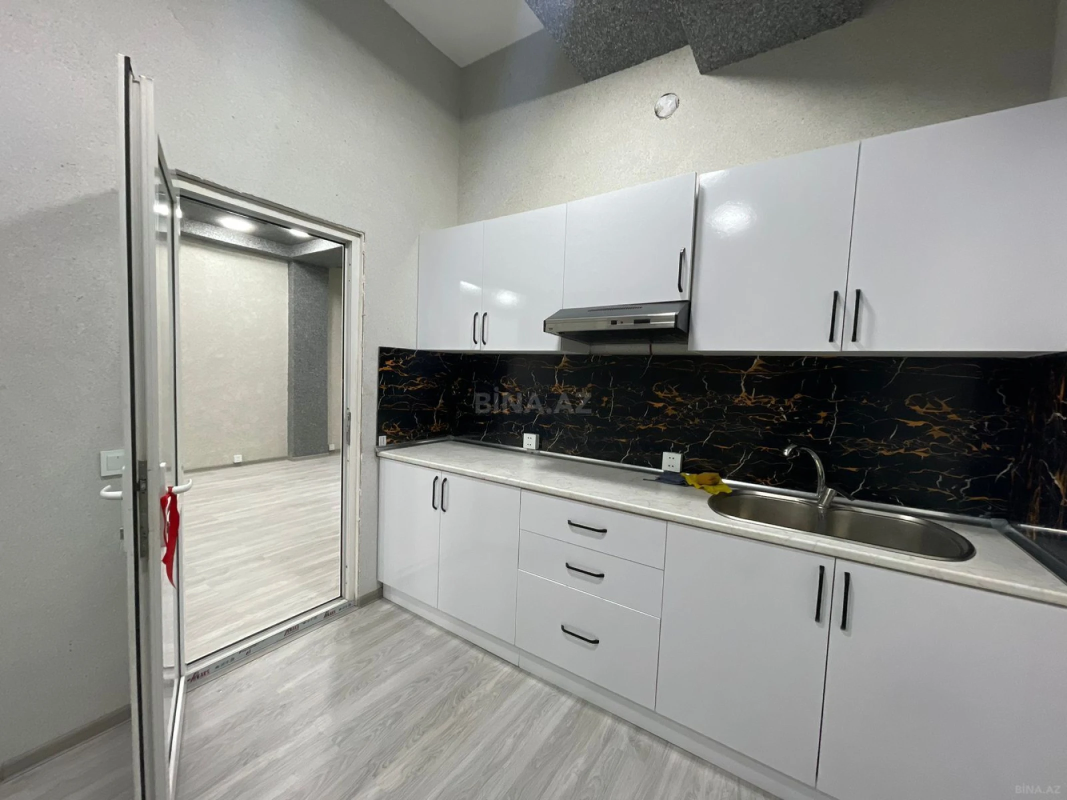 Kirayə verilir 2 otaqlı ofis 130 m²