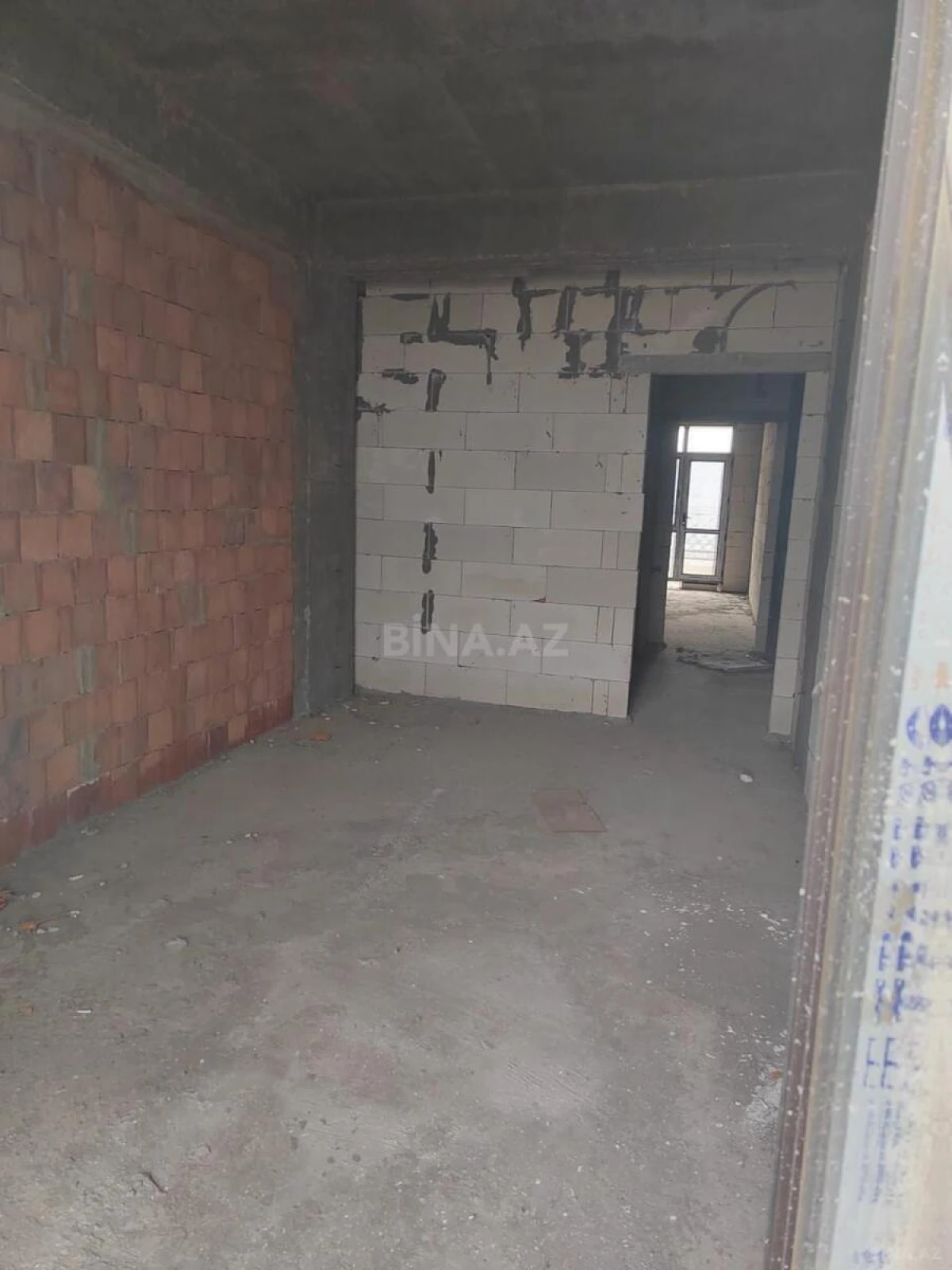 Satılır 2 otaqlı mənzil 63 m²