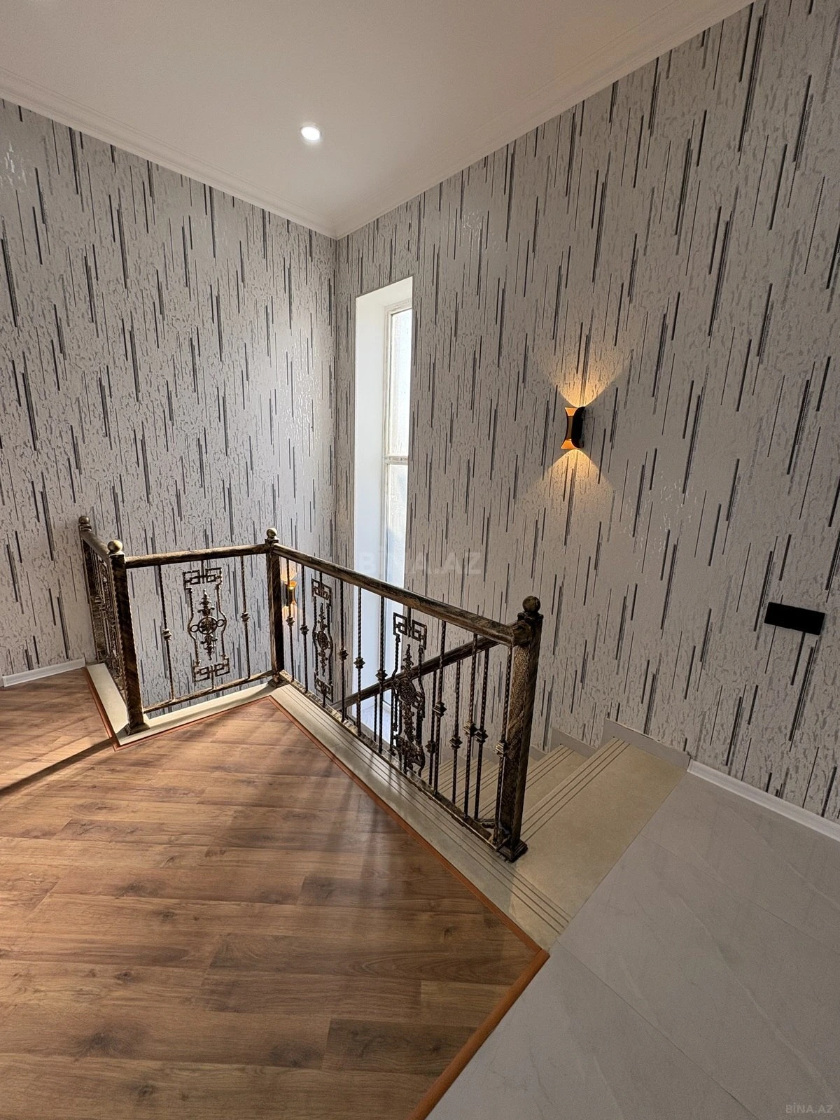 Satılır 5 otaqlı həyət evi 210 m²