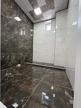 Satılır 5 otaqlı həyət evi 210 m²