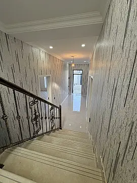 Satılır 5 otaqlı həyət evi 210 m²