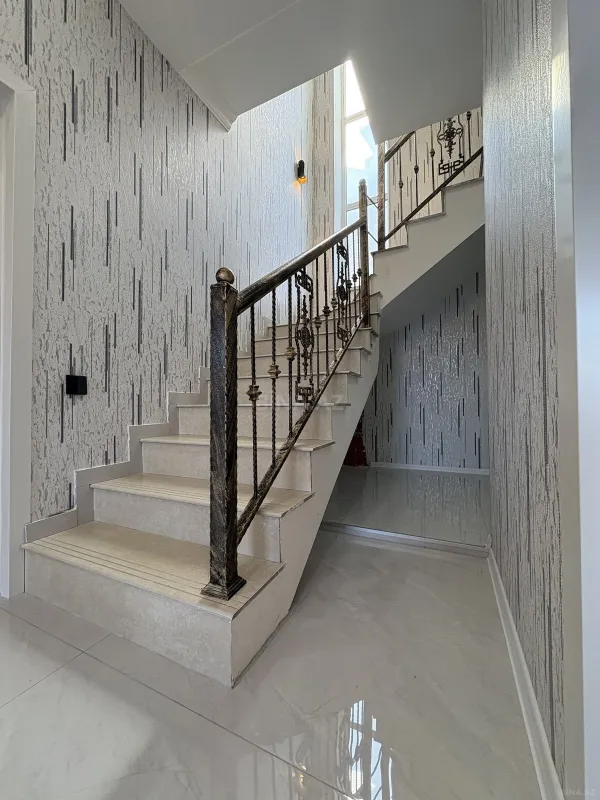 Satılır 5 otaqlı həyət evi 210 m²