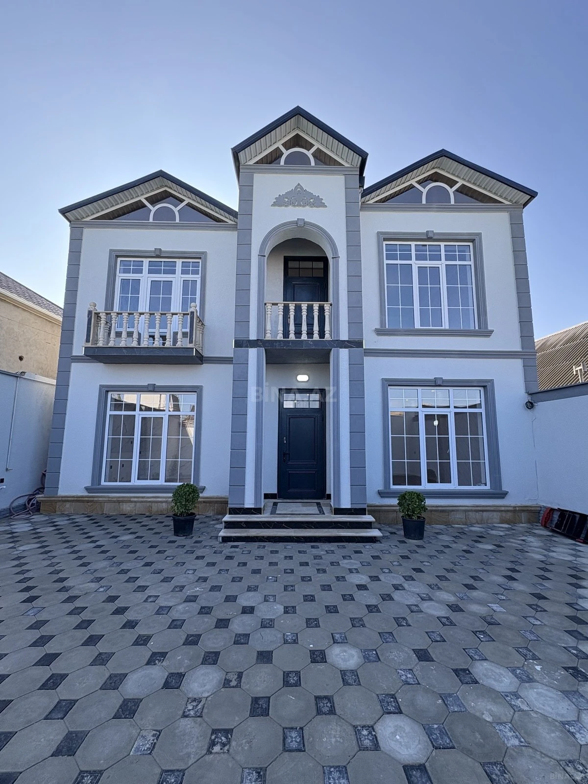 Satılır 5 otaqlı həyət evi 210 m²