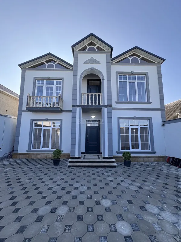 Satılır 5 otaqlı həyət evi 210 m²