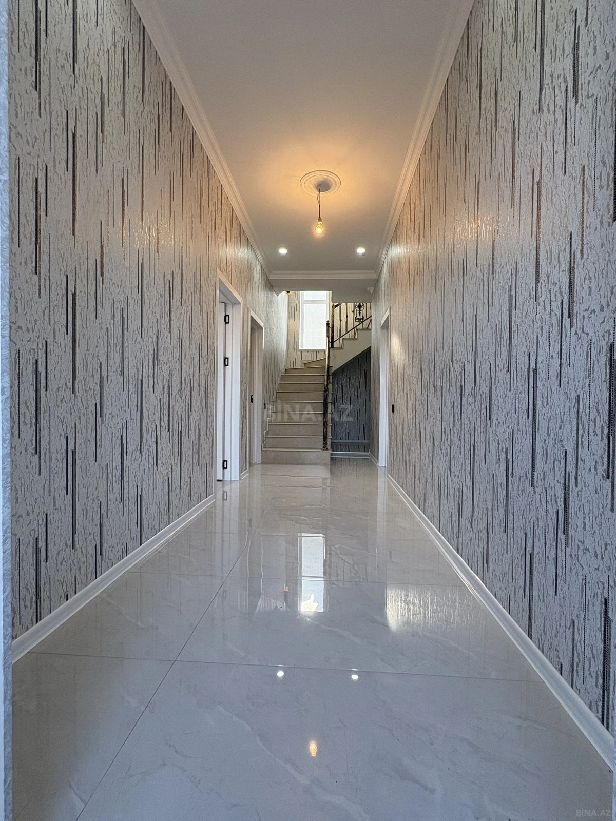 Satılır 5 otaqlı həyət evi 210 m²