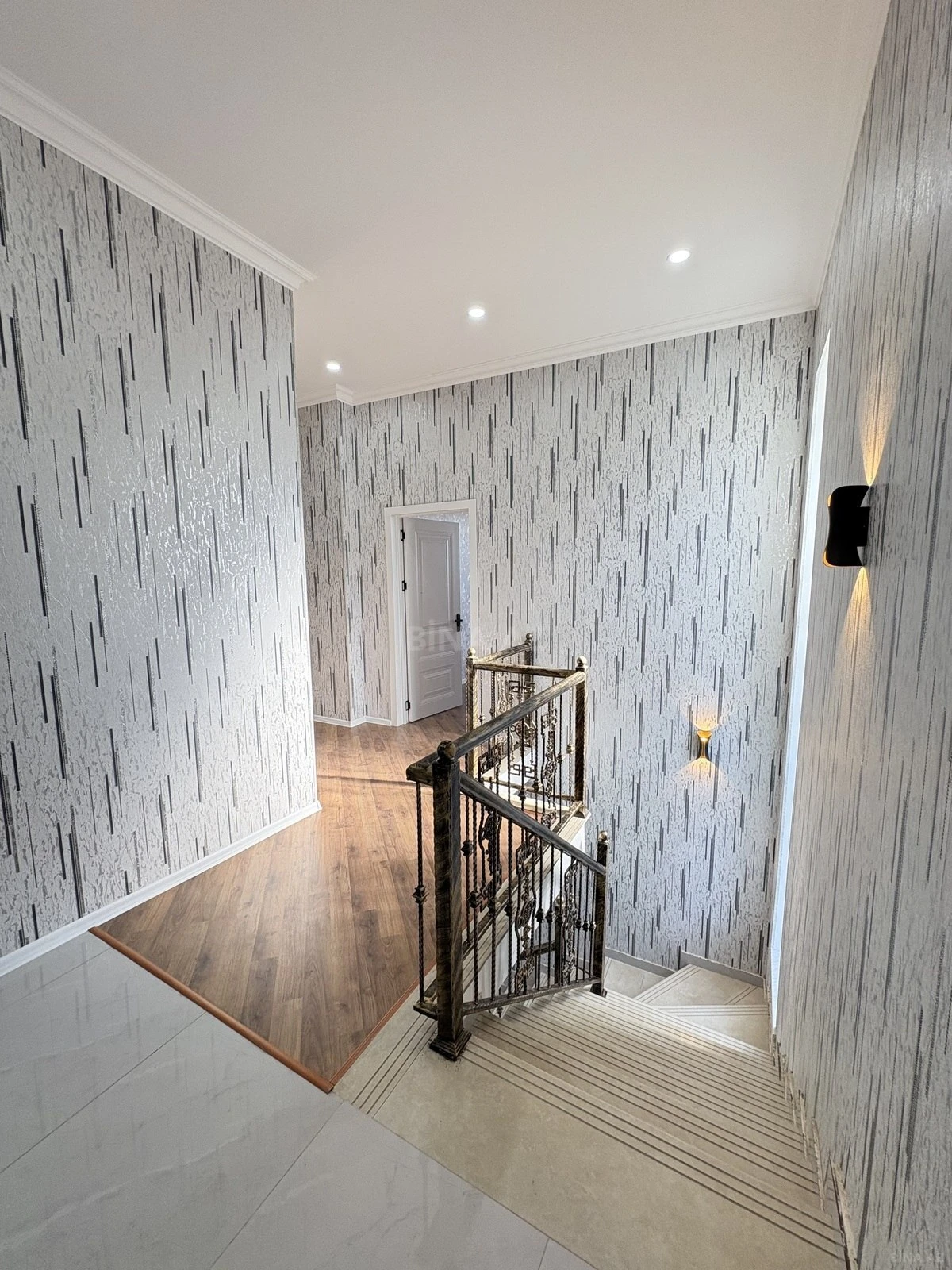 Satılır 5 otaqlı həyət evi 210 m²