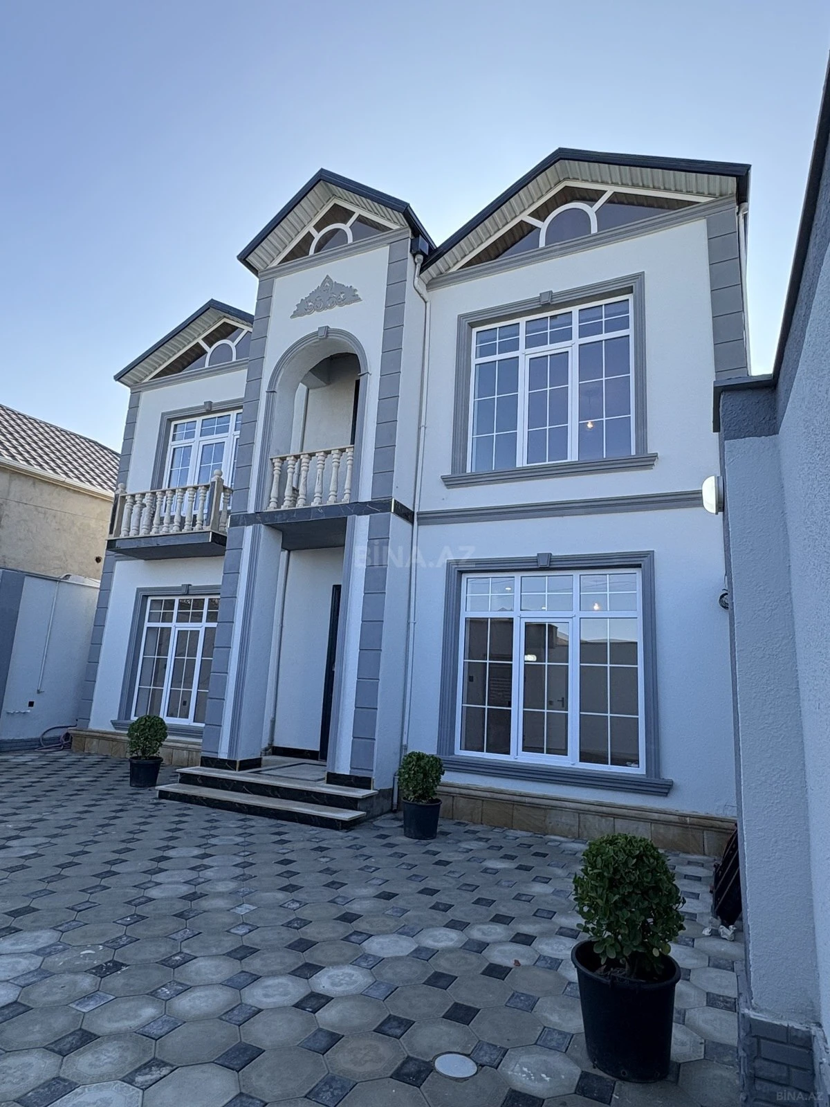 Satılır 5 otaqlı həyət evi 210 m²