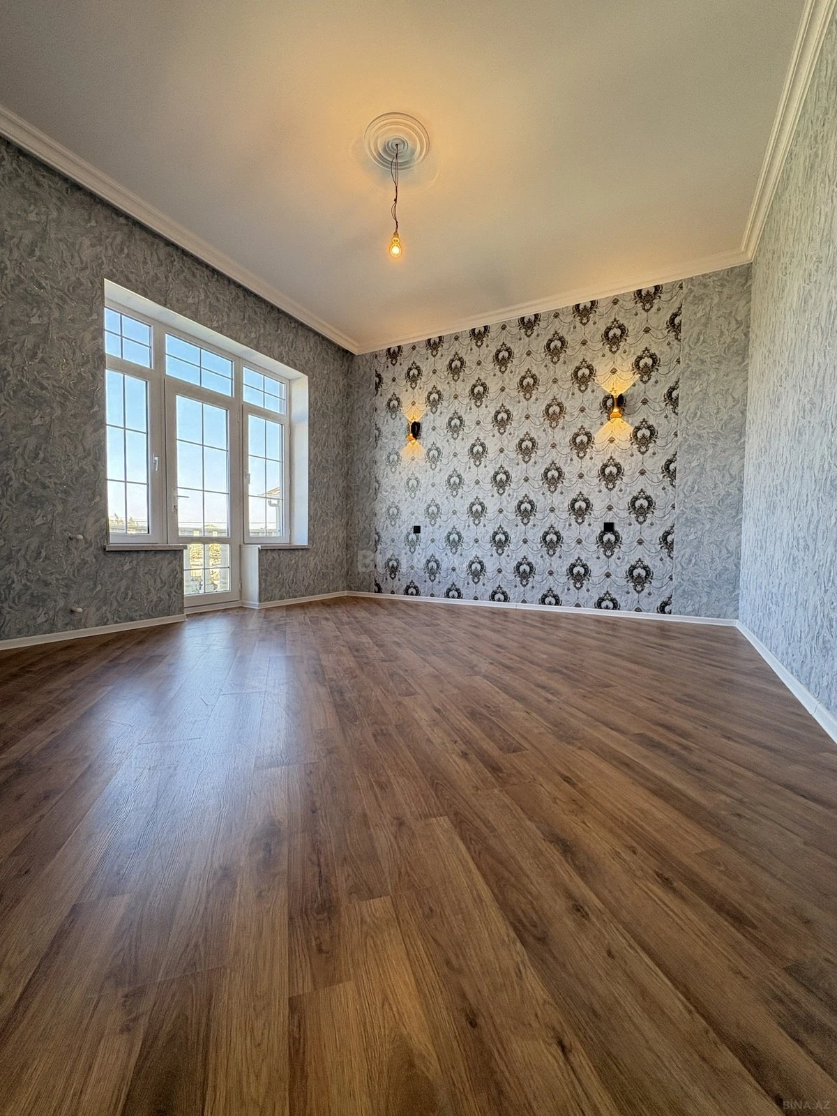 Satılır 5 otaqlı həyət evi 210 m²