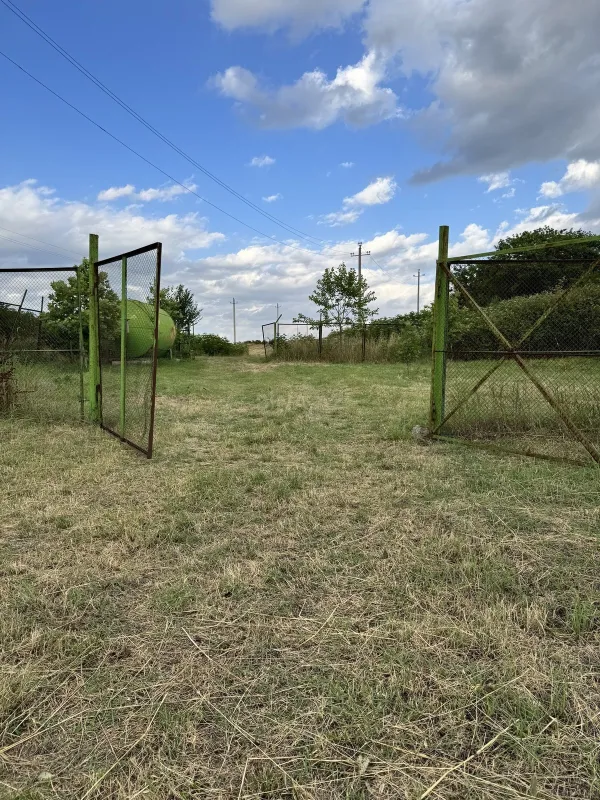 Satılır torpaq sahəsi 400 m²