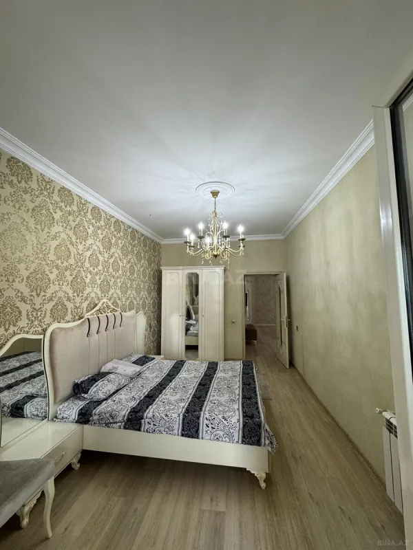 Satılır 4 otaqlı mənzil 120 m²