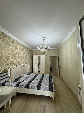 Satılır 4 otaqlı mənzil 120 m²
