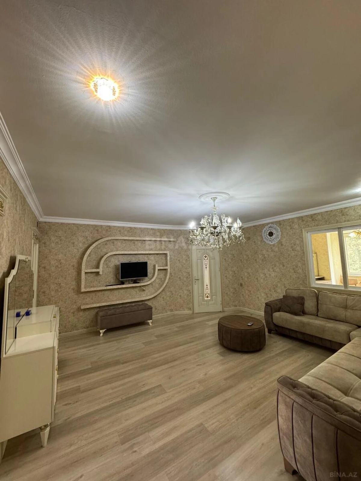 Satılır 4 otaqlı mənzil 120 m²