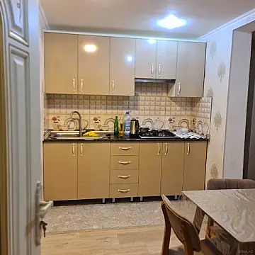 Satılır 4 otaqlı mənzil 120 m²