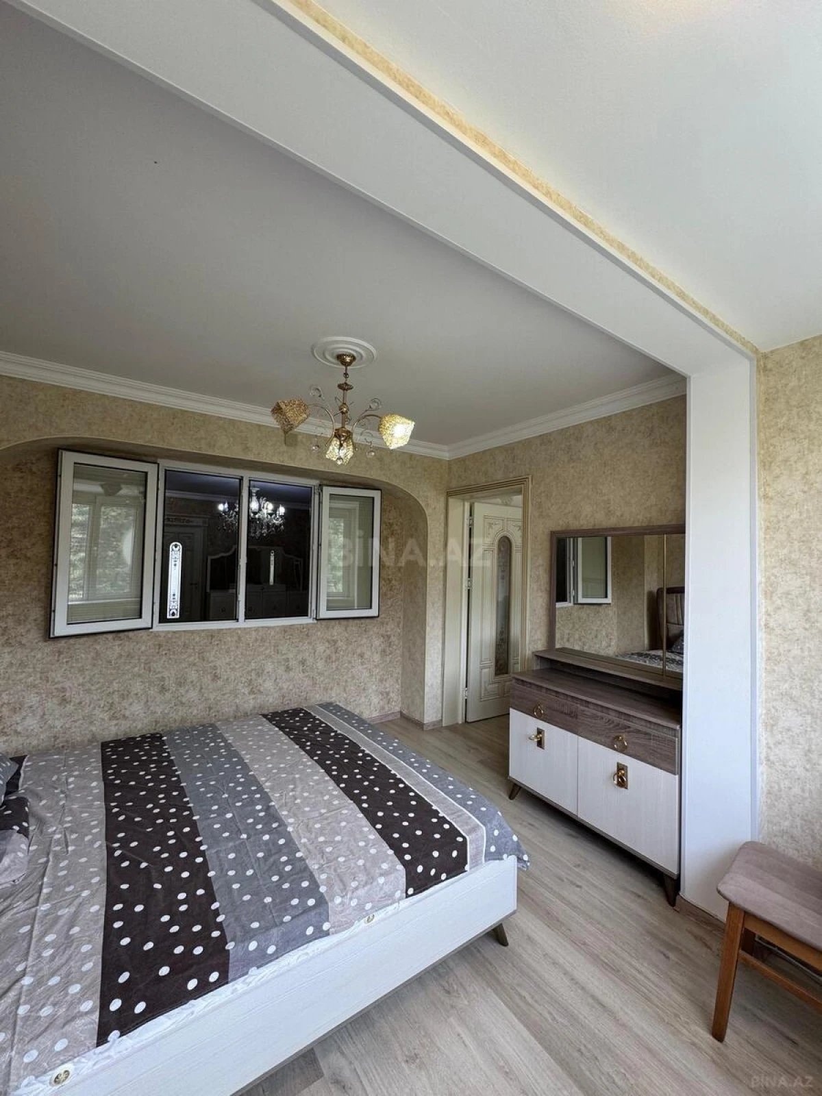 Satılır 4 otaqlı mənzil 120 m²