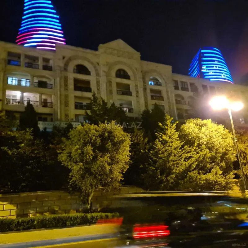 Satılır 4 otaqlı mənzil 120 m²