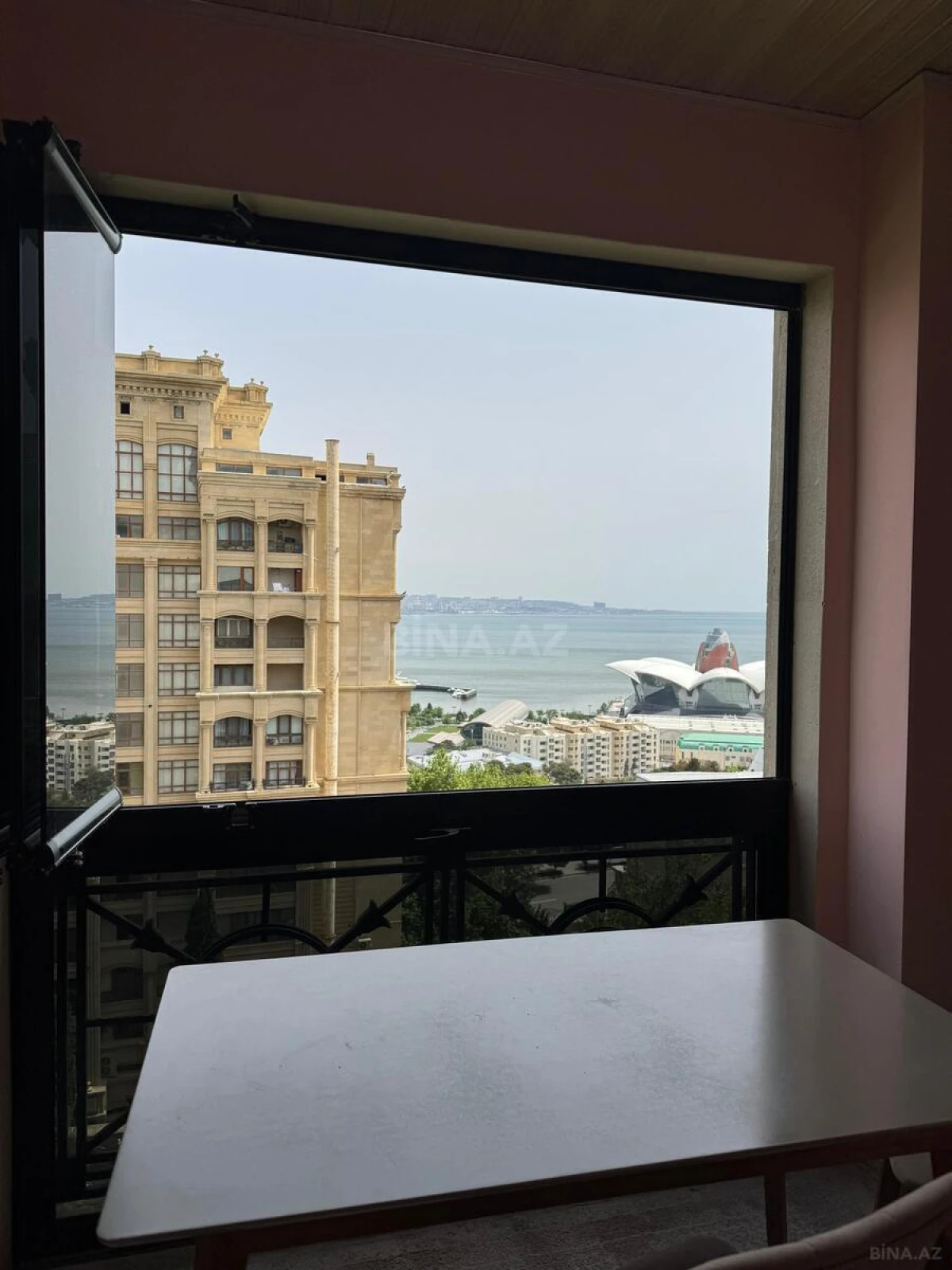 Satılır 4 otaqlı mənzil 120 m²