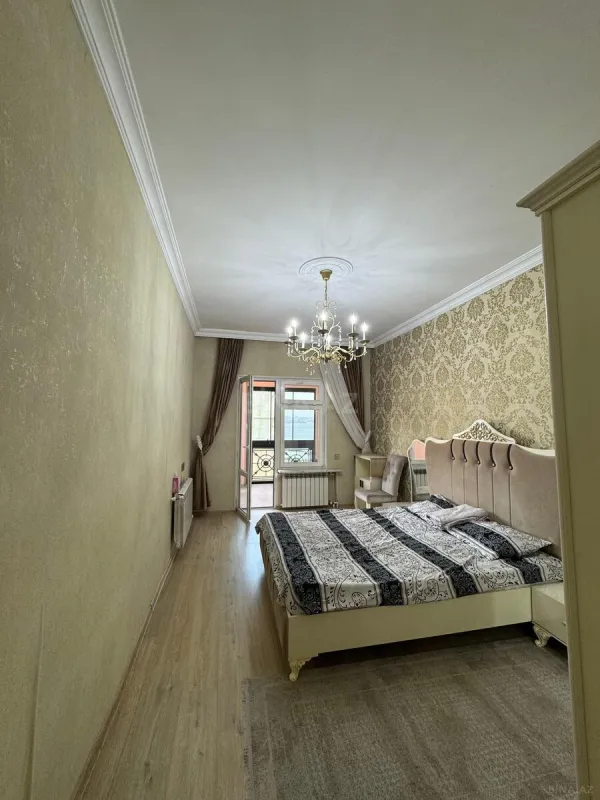Satılır 4 otaqlı mənzil 120 m²