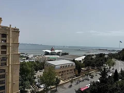 Satılır 4 otaqlı mənzil 120 m²