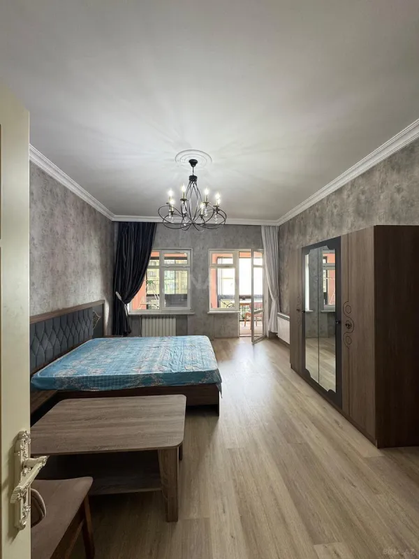 Satılır 4 otaqlı mənzil 120 m²