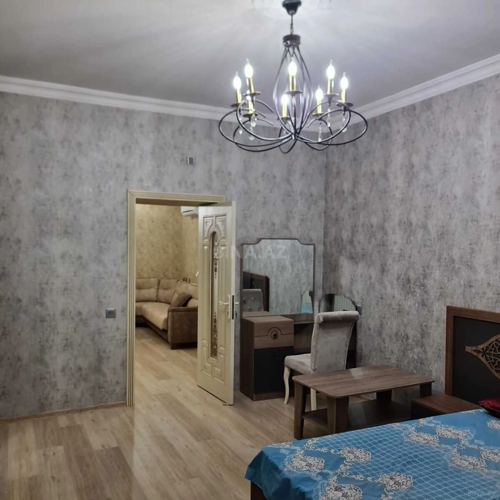 Satılır 4 otaqlı mənzil 120 m²