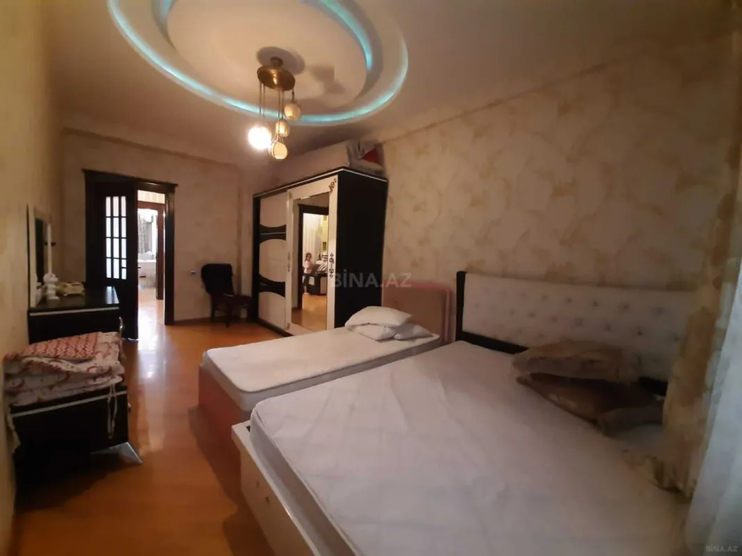 Satılır 4 otaqlı mənzil 120 m²