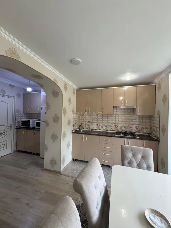 Satılır 4 otaqlı mənzil 120 m²