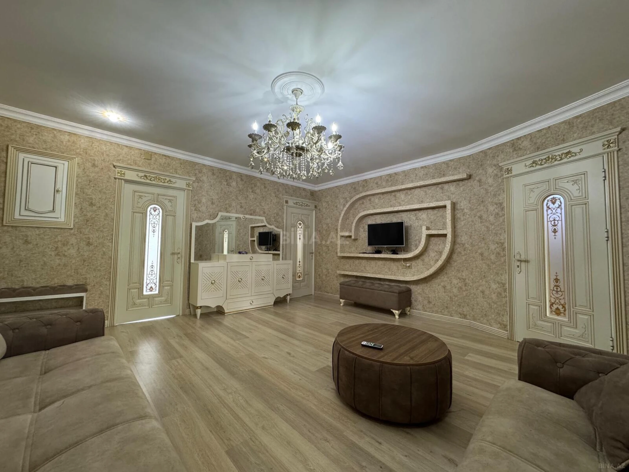 Satılır 4 otaqlı mənzil 120 m²