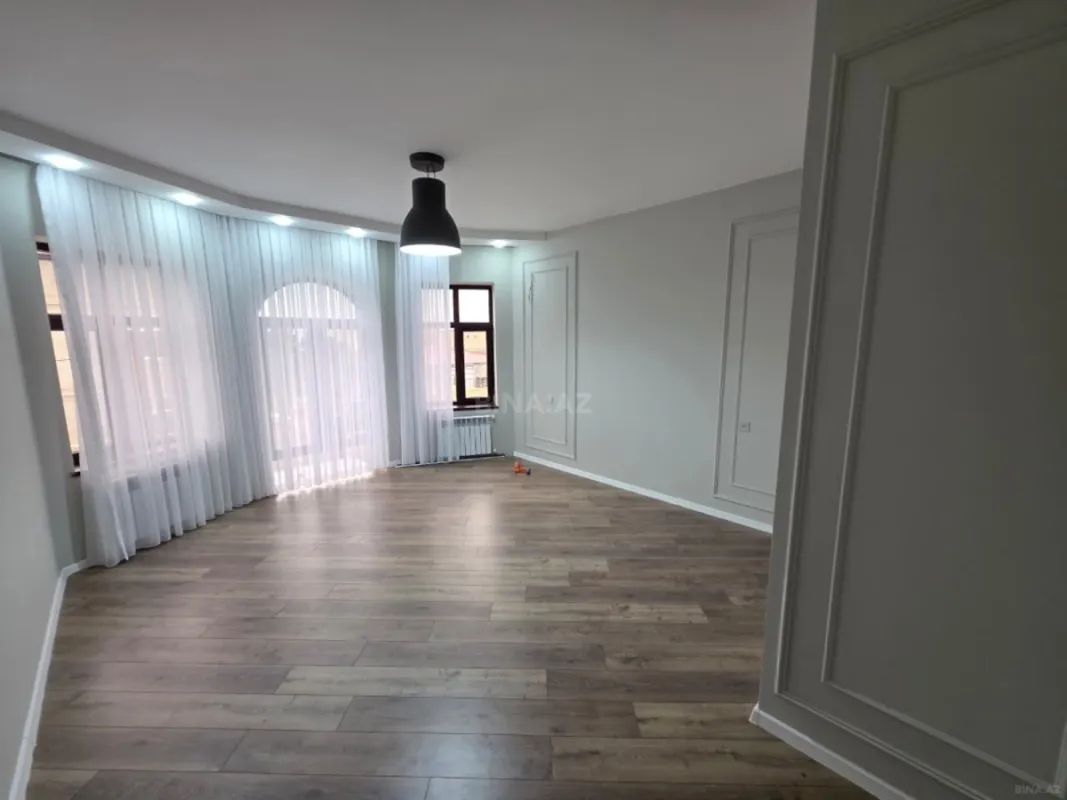 Satılır 5 otaqlı həyət evi 210 m²