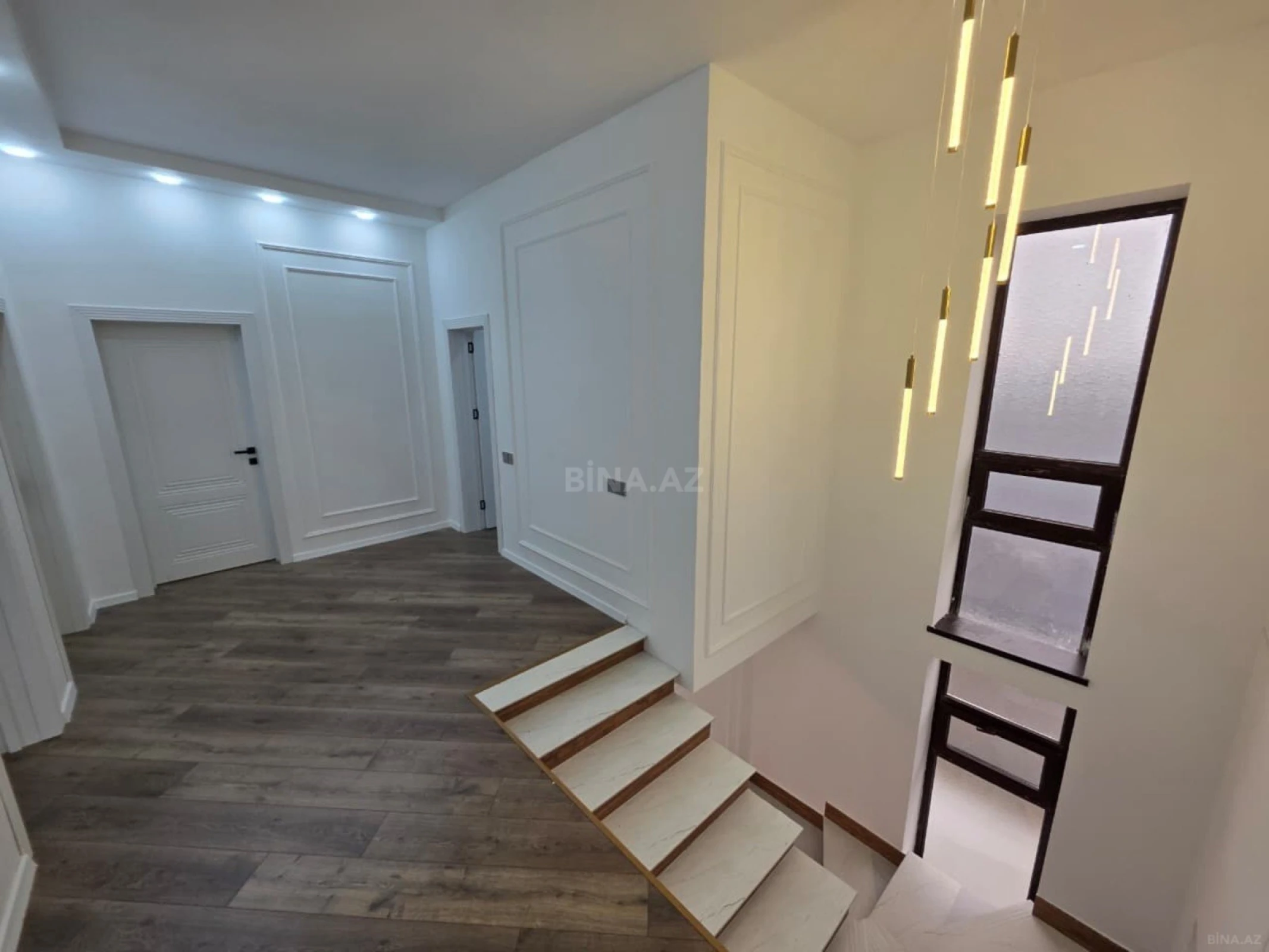 Satılır 5 otaqlı həyət evi 210 m²