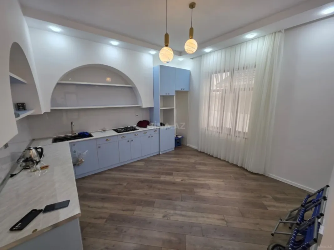 Satılır 5 otaqlı həyət evi 210 m²