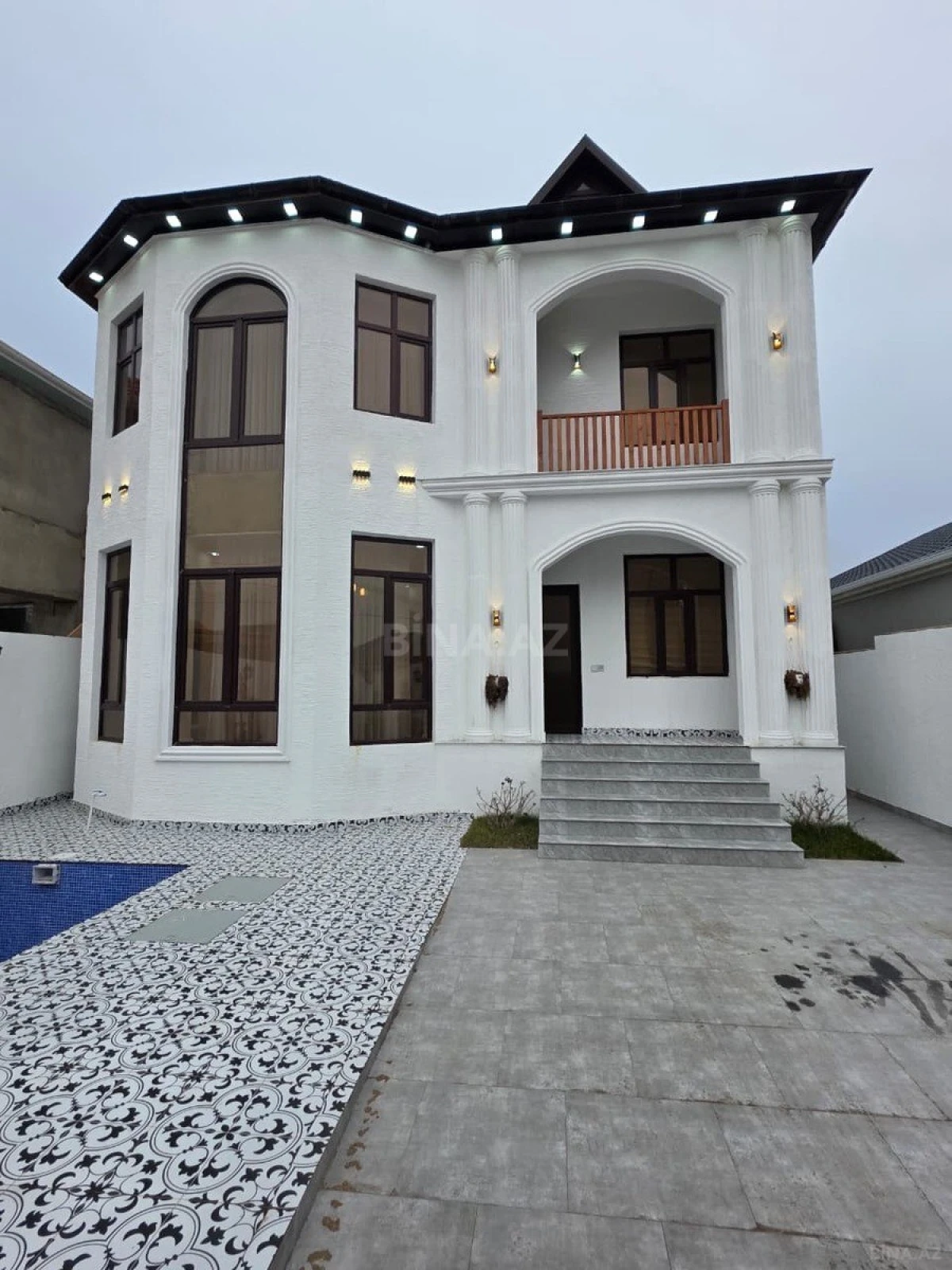 Satılır 5 otaqlı həyət evi 210 m²