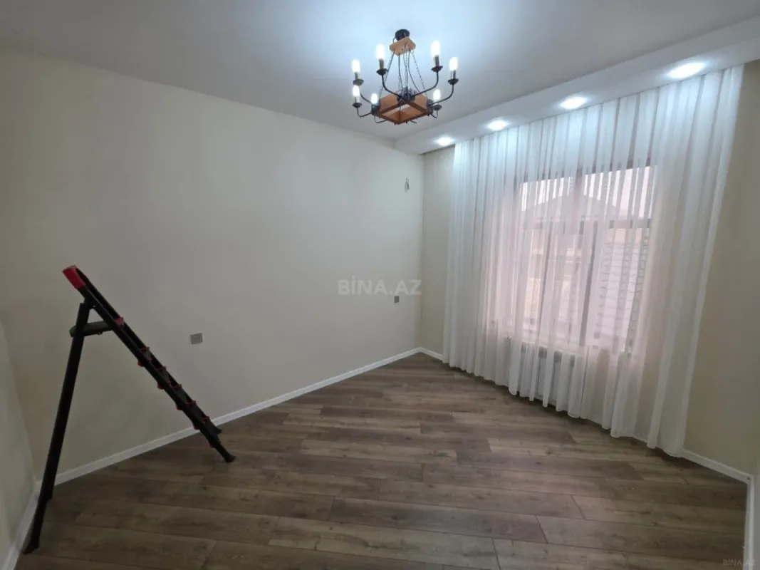 Satılır 5 otaqlı həyət evi 210 m²