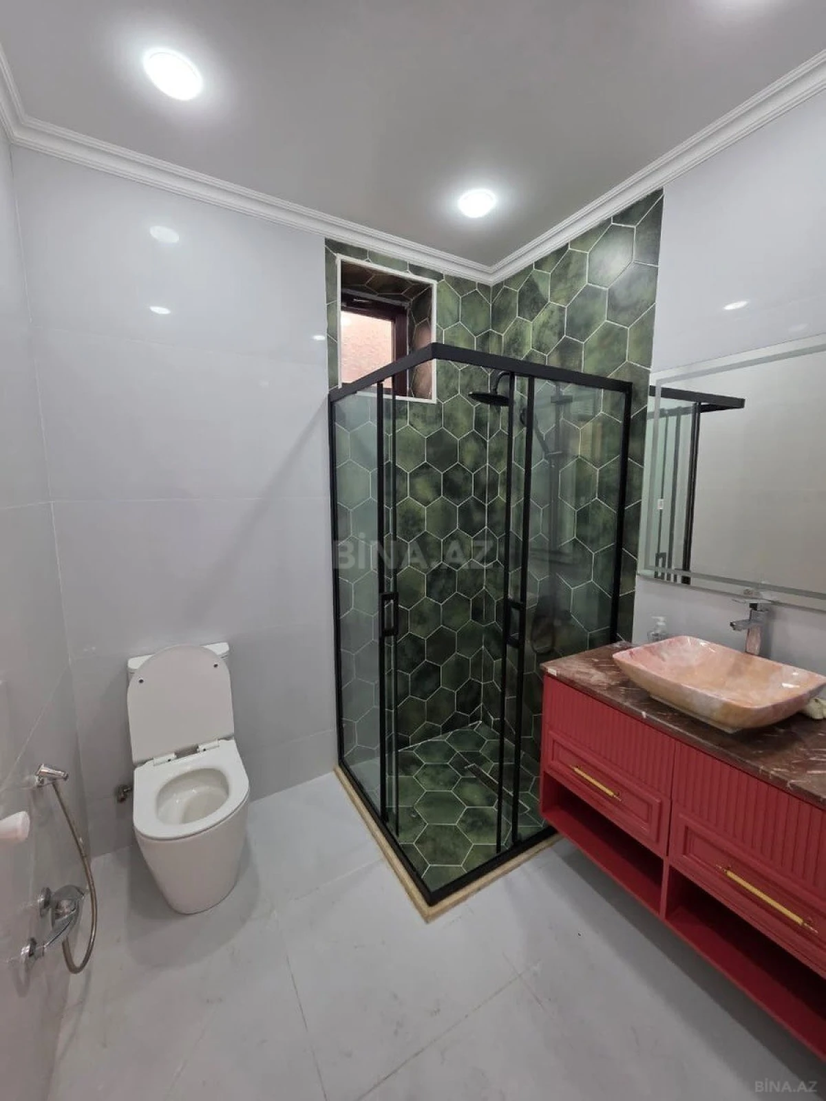 Satılır 5 otaqlı həyət evi 210 m²