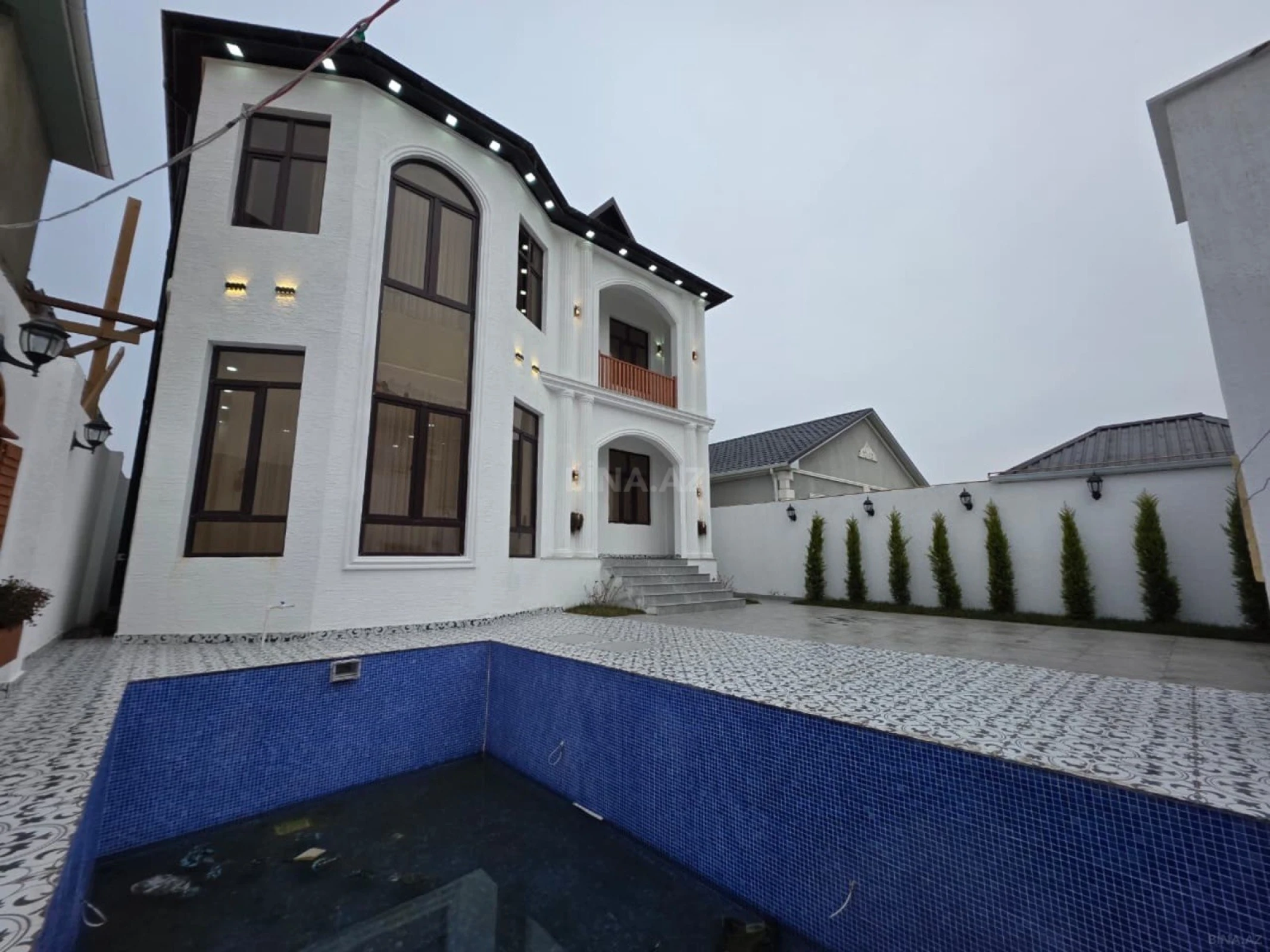 Satılır 5 otaqlı həyət evi 210 m²