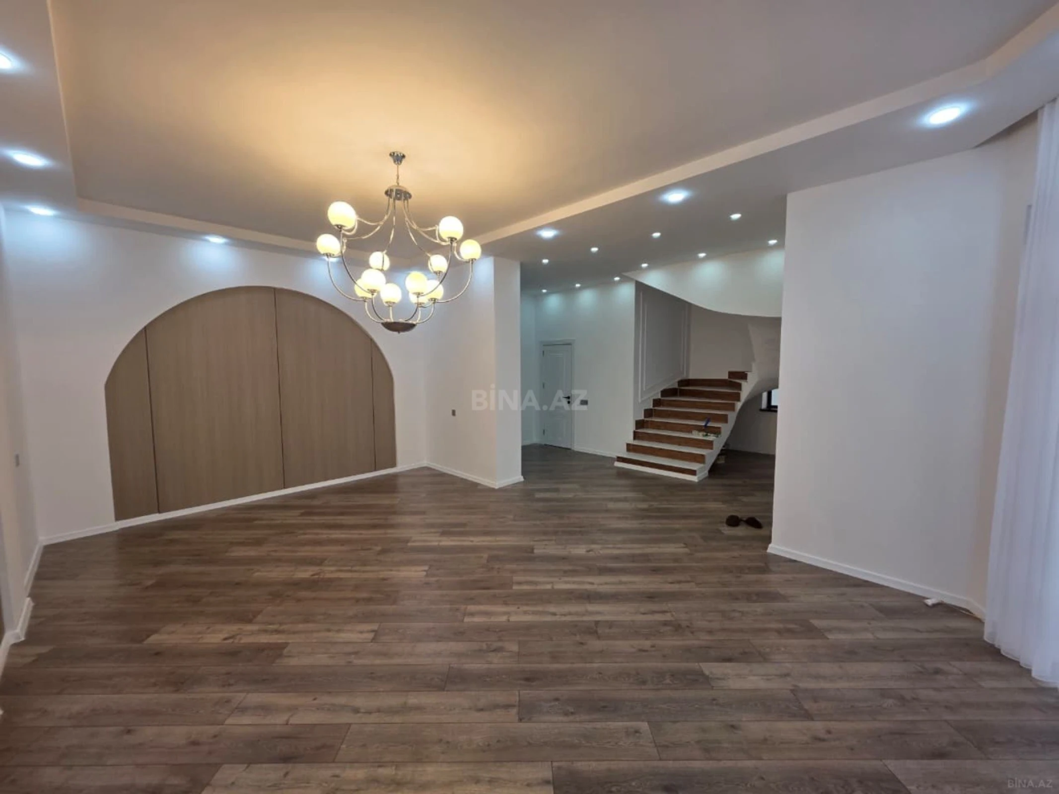 Satılır 5 otaqlı həyət evi 210 m²