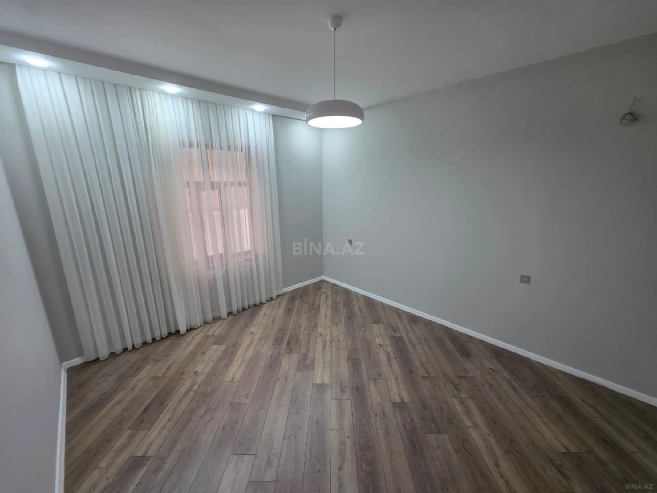 Satılır 5 otaqlı həyət evi 210 m²