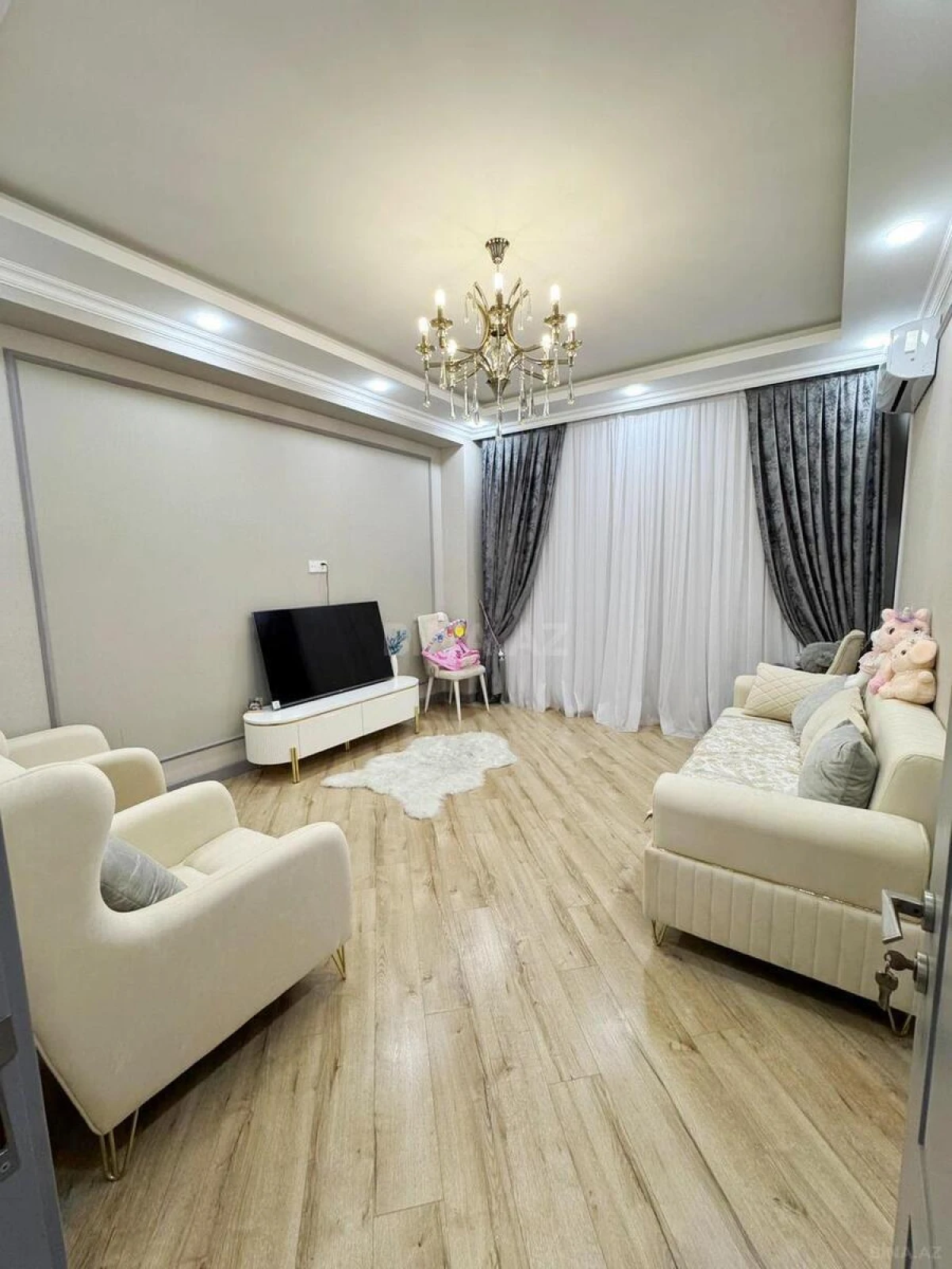 Satılır 2 otaqlı mənzil 85 m²