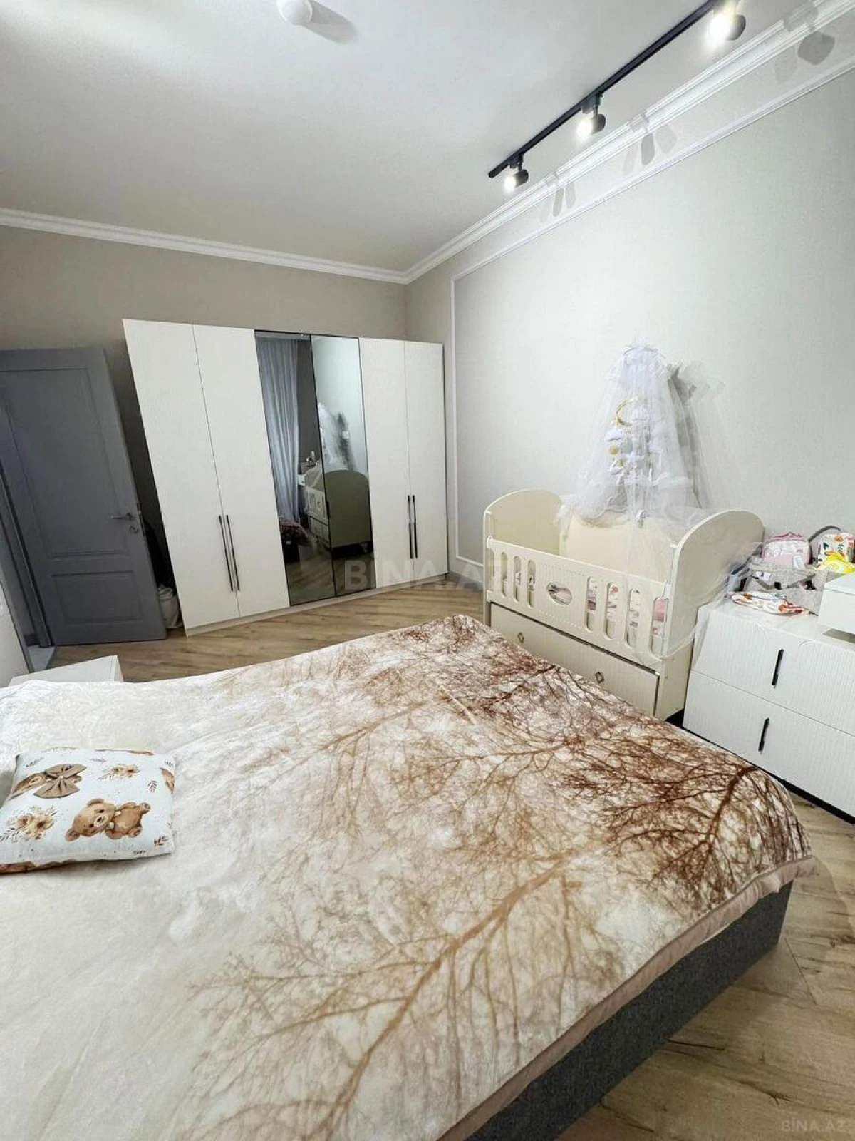Satılır 2 otaqlı mənzil 85 m²