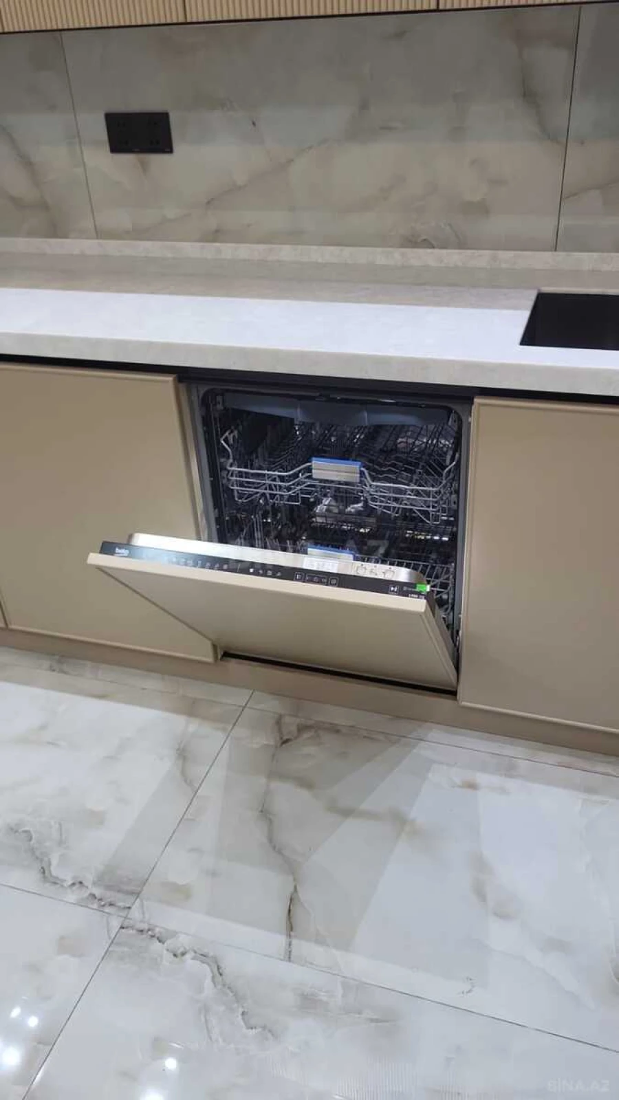 Satılır 3 otaqlı mənzil 150 m²