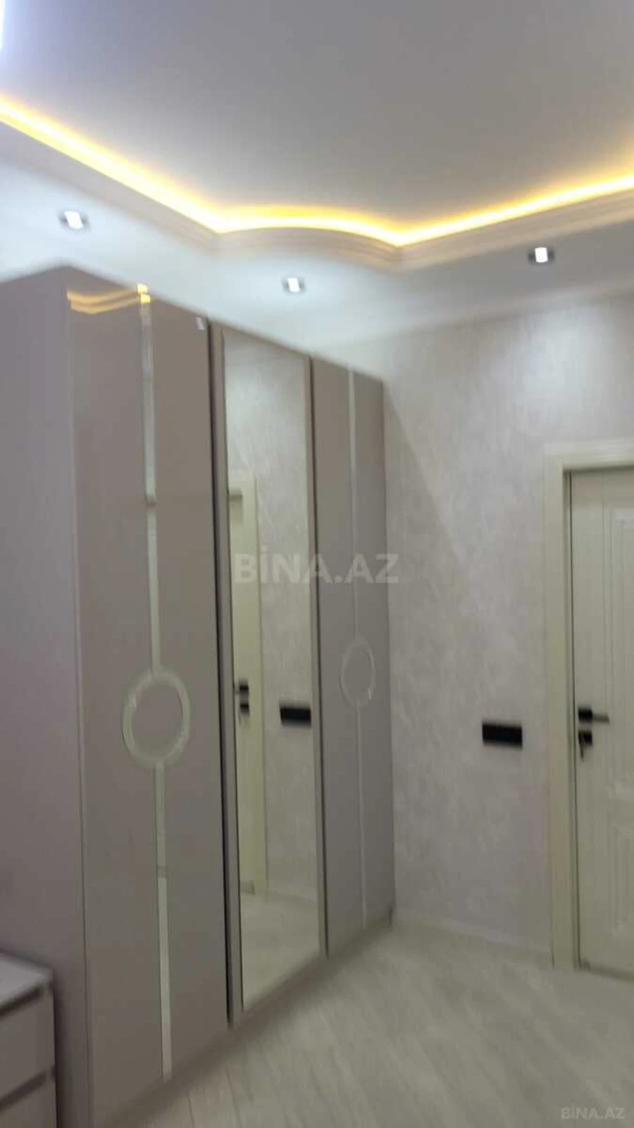 Satılır 3 otaqlı mənzil 150 m²