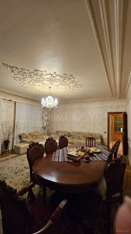 Satılır 5 otaqlı mənzil 130 m²