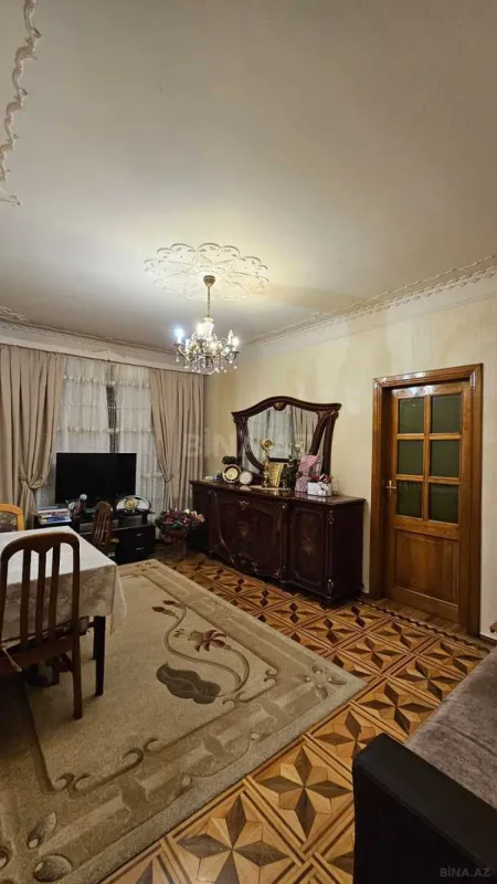 Satılır 5 otaqlı mənzil 130 m²