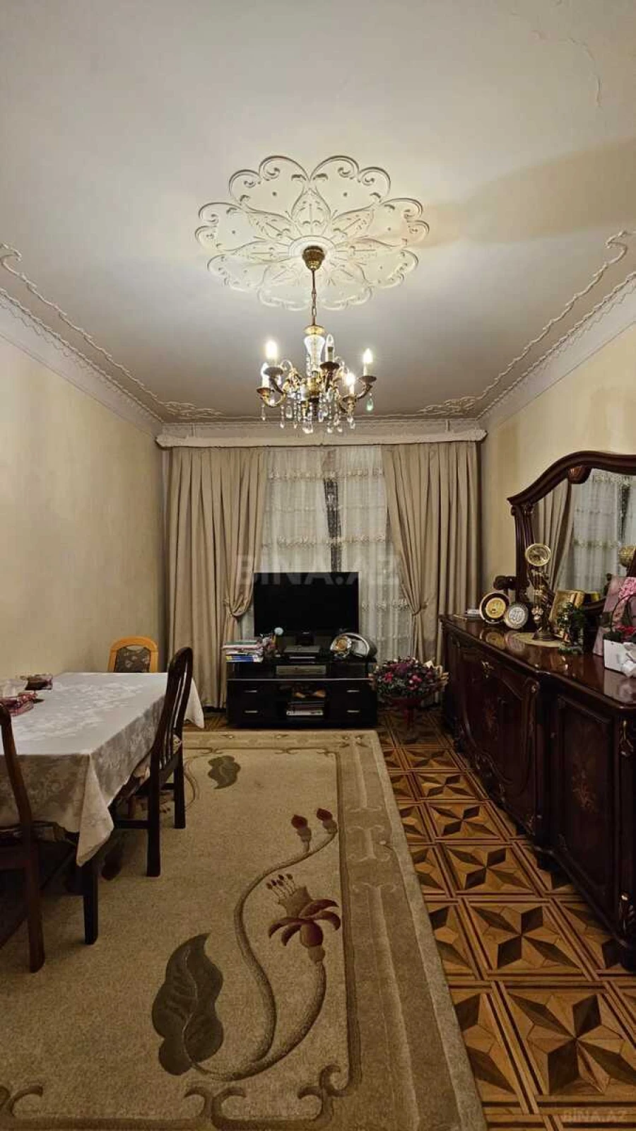 Satılır 5 otaqlı mənzil 130 m²
